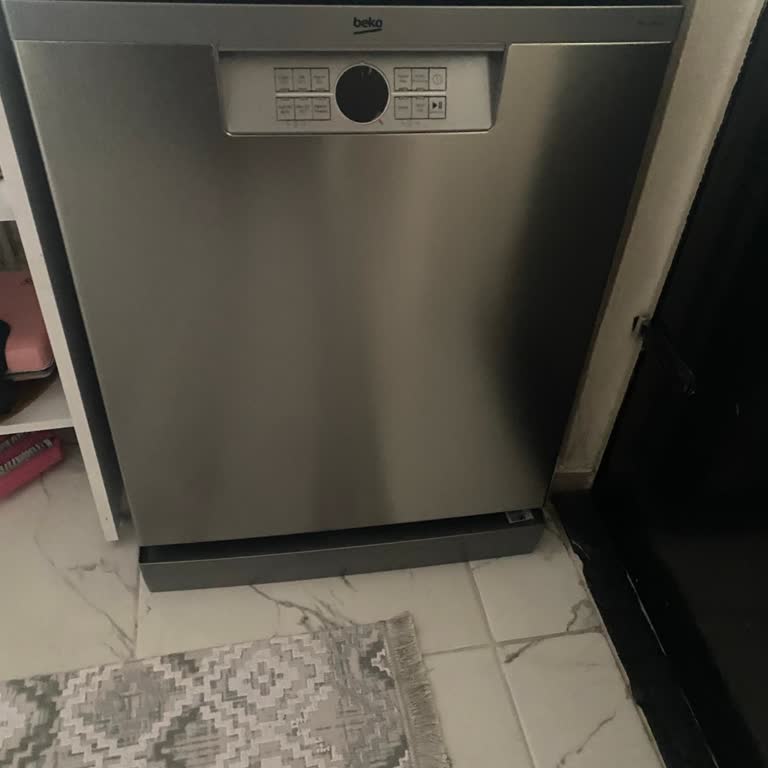 Alt Kapağı Sürekli Düşen Beko Bulaşık Makinesinin Üretim Hatası Nedeniyle Değişim Talebi