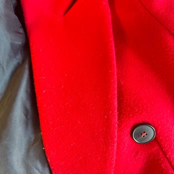 Koton Kırmızı Kabanın Hızlı Yıpranması Ve Ücretsiz Hediye Çeki Talebi