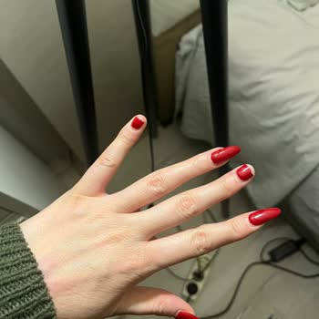 Protez Tırnak Bakımında Kırılan Tırnaklar Ve İade Talebi