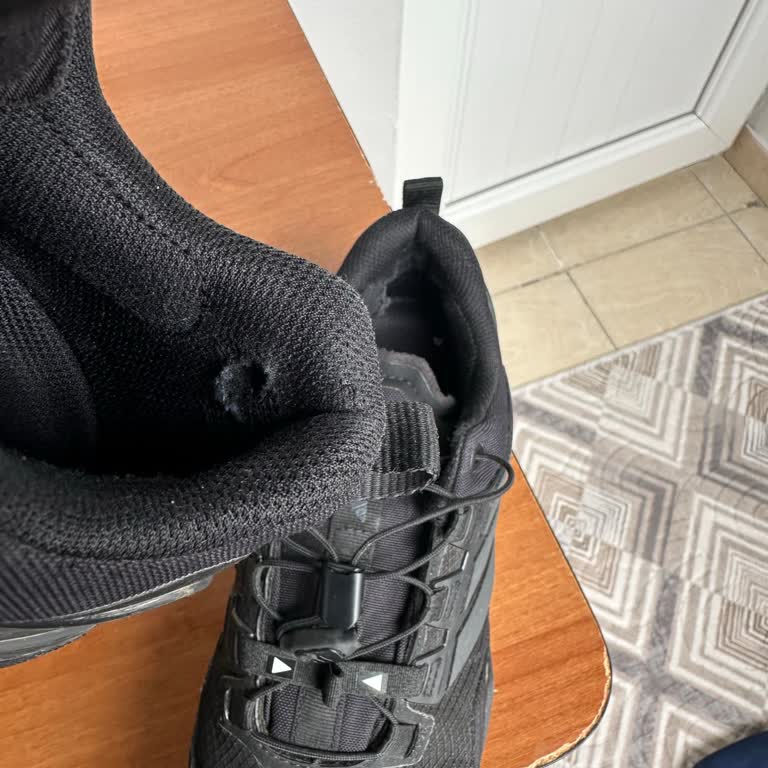 Adidas Terrex Ayakkabısının İç Astarı 40 Günde Yırtıldı, İade Reddi