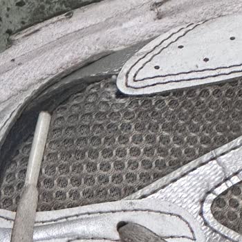 New Balance 530 Ayakkabısının Serçe Parmağındaki Yırtılma Ve Ürün Değişimi Talebi