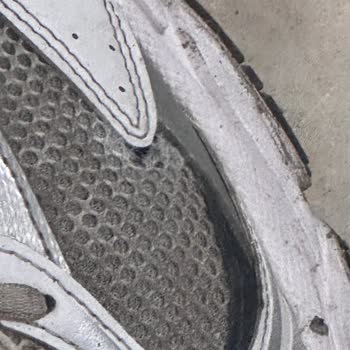 New Balance 530 Ayakkabısının Serçe Parmağındaki Yırtılma Ve Ürün Değişimi Talebi