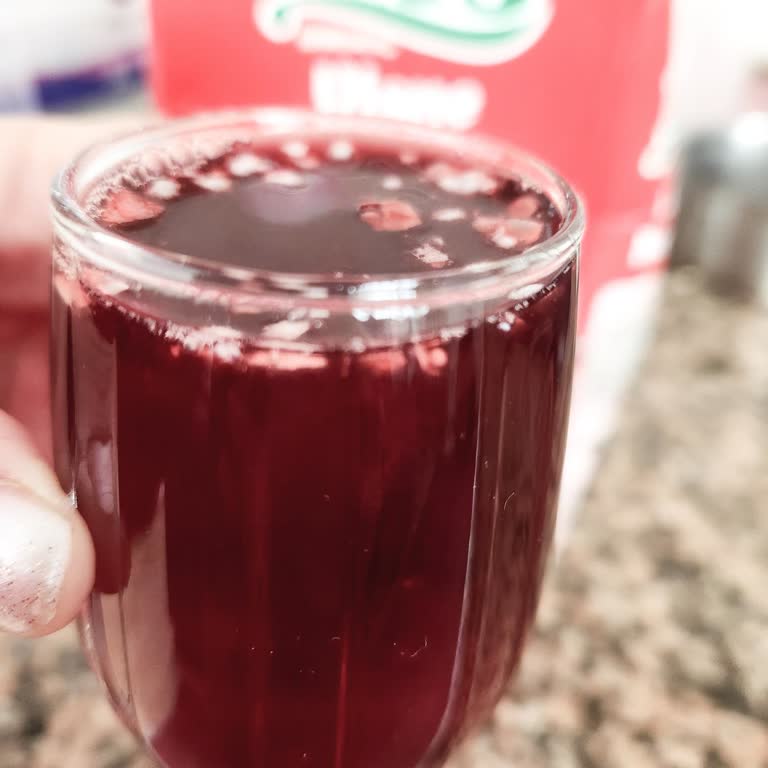 Vişne Suyunda Beyaz Parçalar Tespit Edildi; Sağlık Endişesi Ve Güven Sorunu