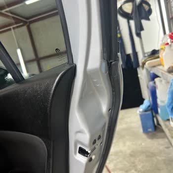 Göker Otomotiv'de Açık Kapı Boyama Sonrası İç Aksam Tozla Kaplandı, Servis Çözüm Sunmuyor