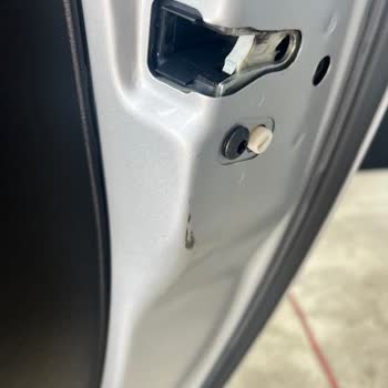 Göker Otomotiv'de Açık Kapı Boyama Sonrası İç Aksam Tozla Kaplandı, Servis Çözüm Sunmuyor