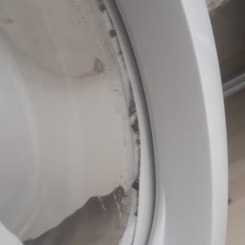 Hoover Kurutma Makinesinde Kapak Bölümündeki Pamukçuk Birikimi Ve Ücretsiz Servis Talebi