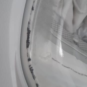 Hoover Kurutma Makinesinde Kapak Bölümündeki Pamukçuk Birikimi Ve Ücretsiz Servis Talebi