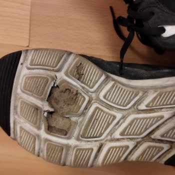 Skechers Ayakkabısının 6 Ayda Taban Çökmesi Ve Değişim Talebi