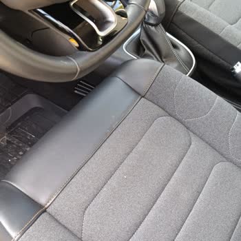 Araç İçinde Uyuyan Personel, Koltukta Yırtık Ve Yetersiz Onarım Teklifi