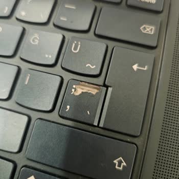 Lenovo Yoga 7 Klavye Boya Soyulması Garanti Reddi