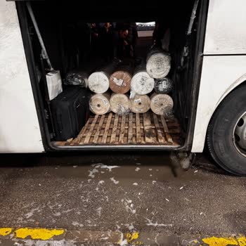Metro Turizm Kargo Kullanımı Nedeniyle Bagaj Bölümünde Valiz Kırıldı Ve Eşyalar Çamaşır Suyuna Düştü