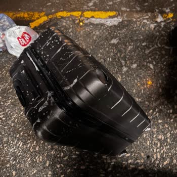 Metro Turizm Kargo Kullanımı Nedeniyle Bagaj Bölümünde Valiz Kırıldı Ve Eşyalar Çamaşır Suyuna Düştü