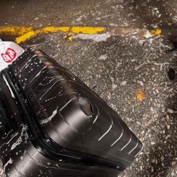 Metro Turizm Kargo Kullanımı Nedeniyle Bagaj Bölümünde Valiz Kırıldı Ve Eşyalar Çamaşır Suyuna Düştü