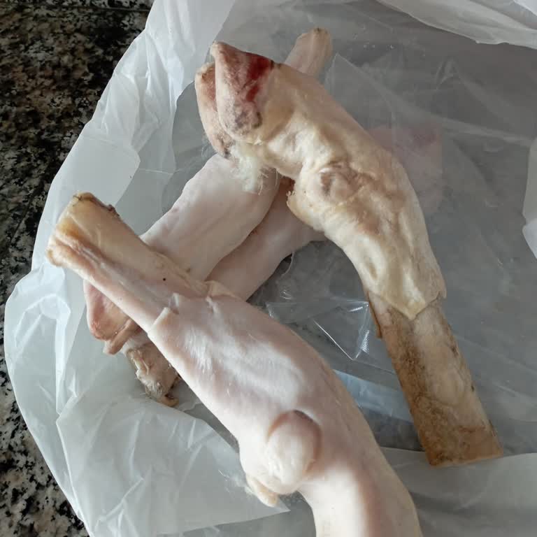 Seçen Gross Kuzu Ayaklarının Bazıları Hiç Temizlenmemişti