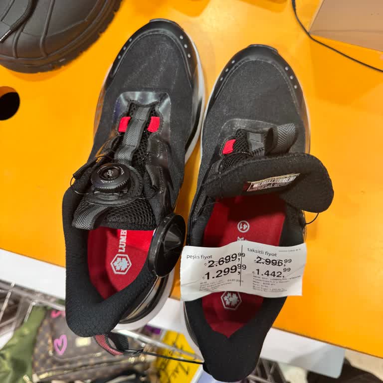 FLO Ayakkabı Fiyat Etiketi Ve Kasa Fiyatı Arasındaki Uyuşmazlık Yetkililerin Kaba Tutumu