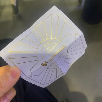 Geciken Teslimat Ve Bozuk Güller Nedeniyle Hayal Kırıklığı