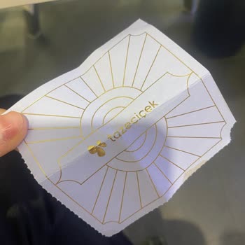 Geciken Teslimat Ve Bozuk Güller Nedeniyle Hayal Kırıklığı