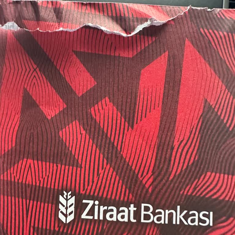 Bankamatik Sırası Çalışmazken Görevlinin Kaba Tavrı