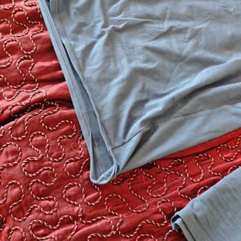 Yanlış Beden Gönderimi Ve İplerin Hızla Sökülmesi Nedeniyle Ayıplı Pijama Takımı