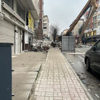 Güngören Belediyesi Yıkımda Sulama Yok, Tozla Boğuşan Evde Nefes Almak Zor!