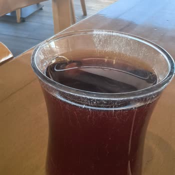 Kirli Ve Çizik Bardaklar İçin Hijyen İhmaline Karşı Şikayet