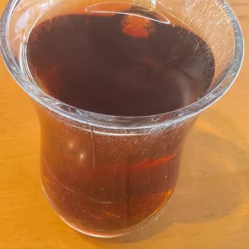 Kirli Ve Çizik Bardaklar İçin Hijyen İhmaline Karşı Şikayet