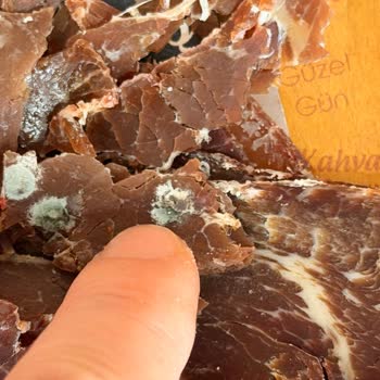 Hakmar'dan Maret Pastırması Küflü Çıktı Ve Kötü Koktu