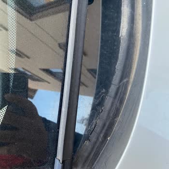 BMW 5 Series Front Windshield Seal Cracking and Breaking Apart