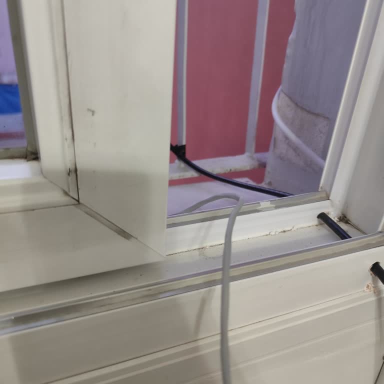 Pencere Kapatılamıyor: Kablonun Geçirilmesi Nedeniyle Güvenlik Ve Isı Yalıtımı Sorunu