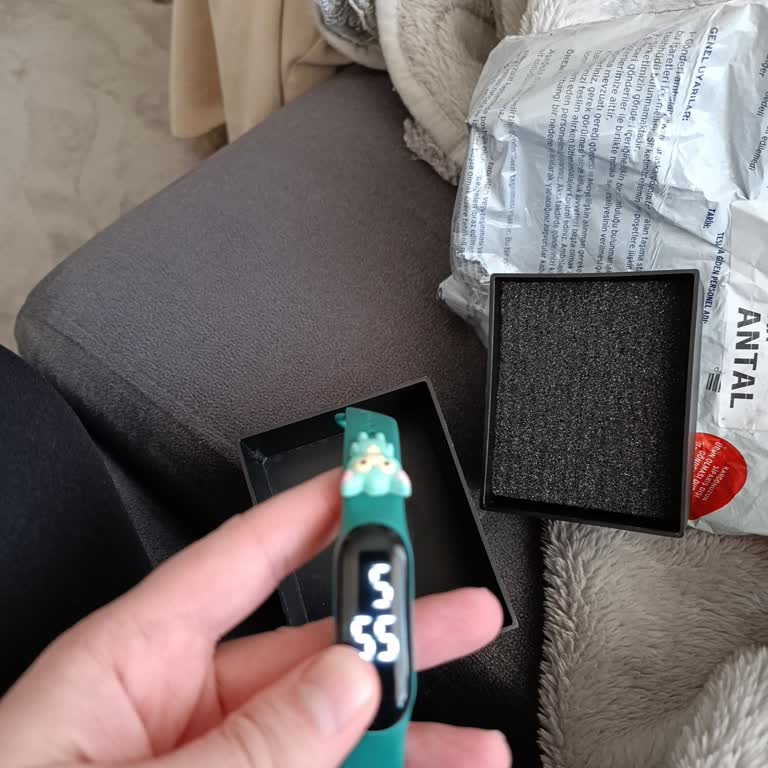 Instagram Reklamı İle 1350 TL’ye Satın Alınan Erkek Saati Çocuk Saati Çıktı, İade Talebi