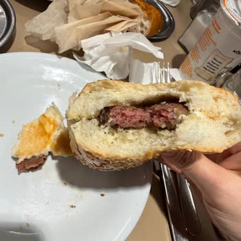 Az Pişmiş Köfte, Yağlı Patates Ve Eksik Tatlı Sebebiyle Aç Kaldım