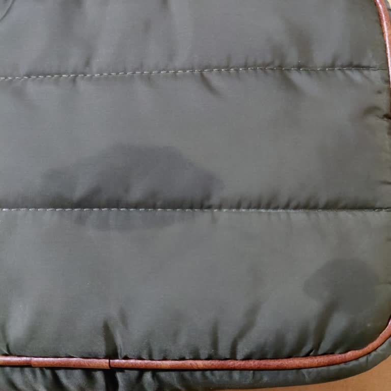 Çantada Yağ Lekeleri Ve Mağaza Tarafından Çözüm Sunulmaması