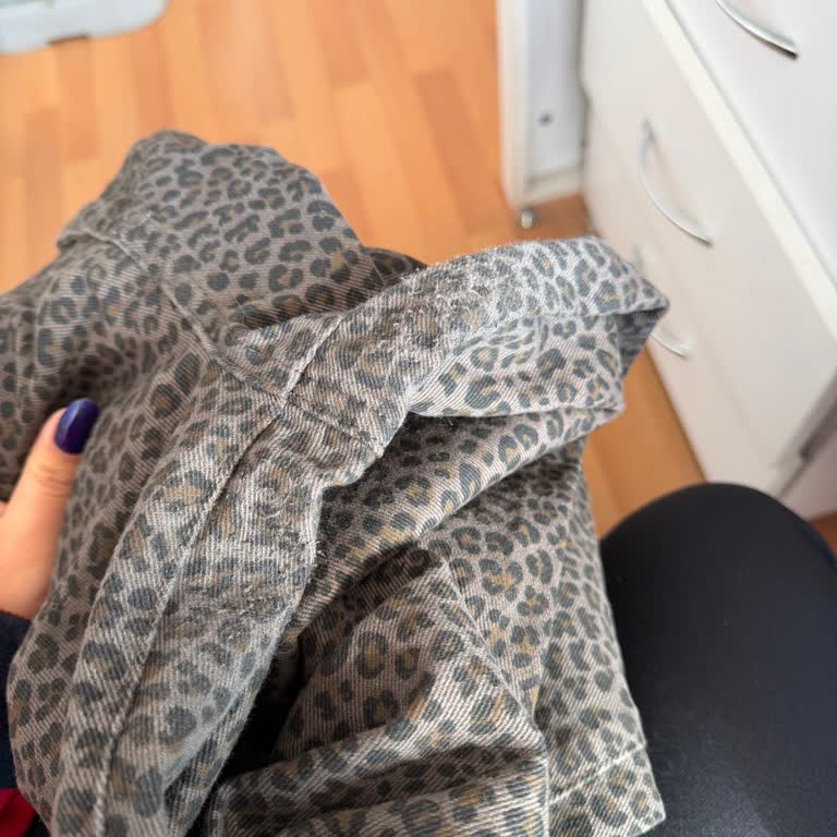 Leopar Desenli Jean Pantolonun Tüylenmesi Nedeniyle Değişim Talebi