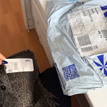 Leopar Desenli Jean Pantolonun Tüylenmesi Nedeniyle Değişim Talebi