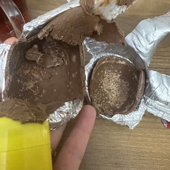 A101'den Aldığım Ozmo Sürpriz Yumurtada Beyazlamış Çikolata Ve Ürün Değişimi Talebi
