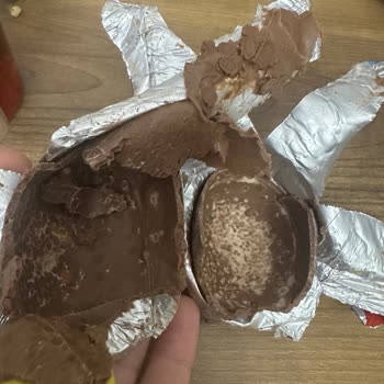 A101'den Aldığım Ozmo Sürpriz Yumurtada Beyazlamış Çikolata Ve Ürün Değişimi Talebi