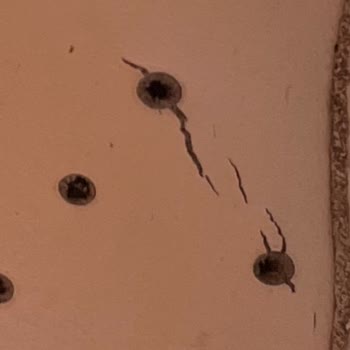 Sneaks Up Nike Air Force 1 Ayakkabısındaki Yırtık Ve Mağaza Sorumlusunun Hakaretli Tutumu