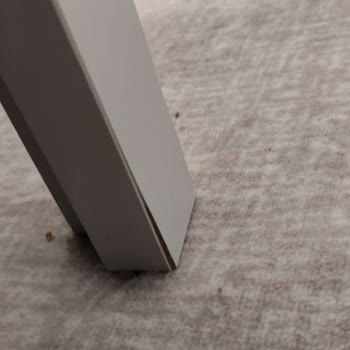 Divanev Marmaris Şubesinde Defolu Yemek Masası Ayağının Uzun Süre Değiştirilmemesi