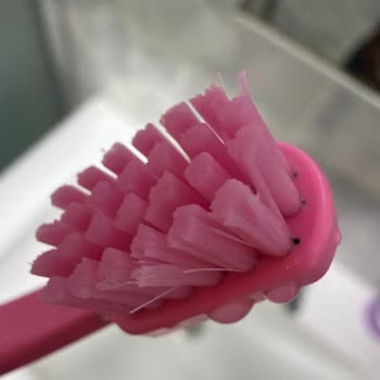 Curaprox Kids Çocuk Diş Fırçasında Siyah Lekeler Ve Hijyen Endişesi