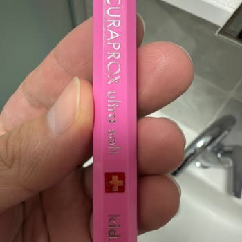 Curaprox Kids Çocuk Diş Fırçasında Siyah Lekeler Ve Hijyen Endişesi