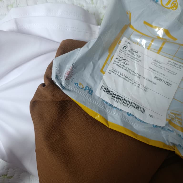 Yanlış Renk Pantolonun Değişim Kargo Ücreti Firmaya Ait Olmalı