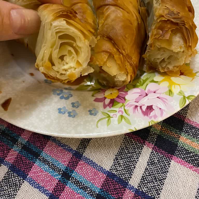 Peynir Eksikliği Ve Aşırı Yağlı Börek: Kalite Sorunu Ve İade Talebi