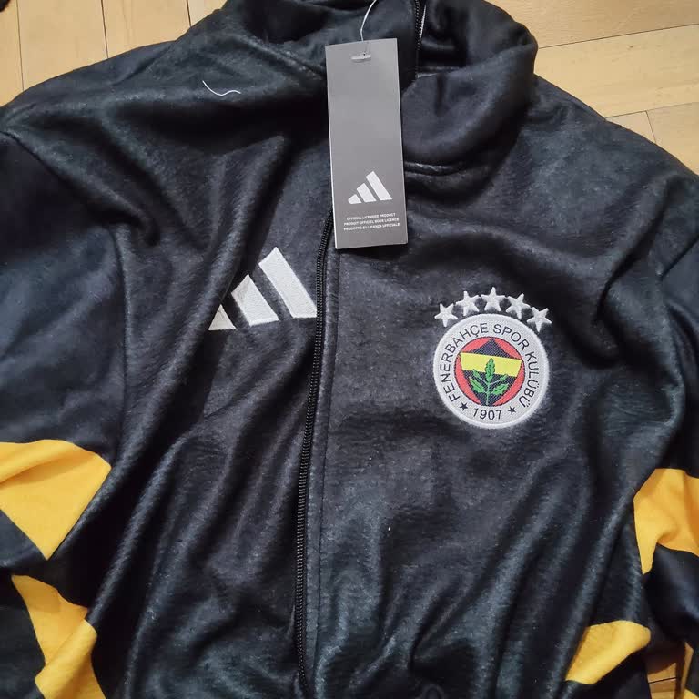 Görseldekinden Farklı Hırkalar Ve Hediye Paketi Yok İade Talep Ediyorum