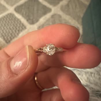 Atasay Yüzüğümdeki Pırlanta Taşı Sürekli Düşüyor Çözüm Bekliyorum