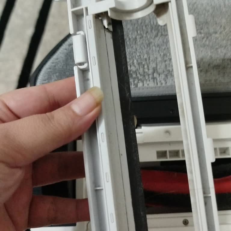 Roborock G8 Max Pro Süpürge Ana Fırça Kapağı Kırıldı Ve Garanti Değişimi Bekliyorum