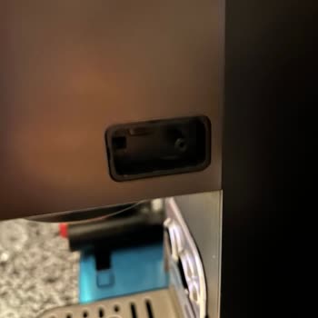 Süt Haznesi Parçasının Kırılması Nedeniyle Garantili Grundig Espresso Makinesi Kullanılamaz