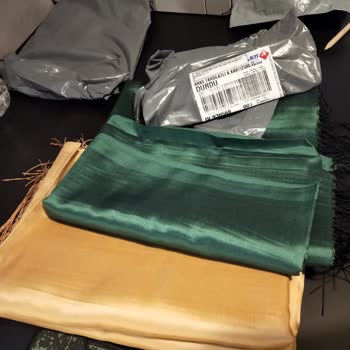 2500 TL Ödedim, İpek Eşarp Yerine Naylon Şal Geldi