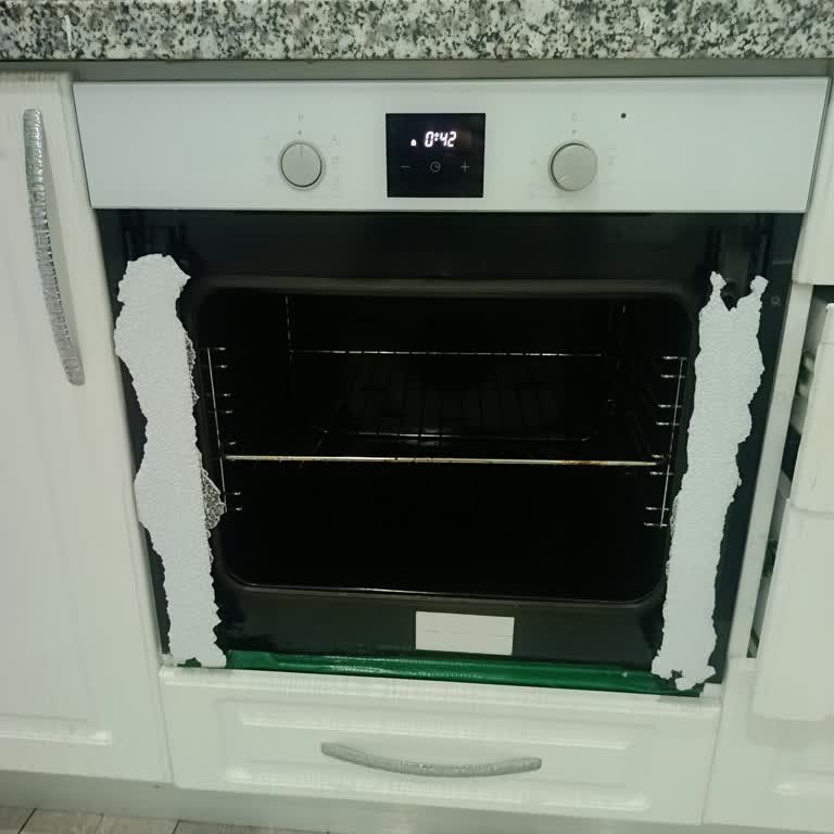 Simfer Ankastre Fırının Ön Camı Patladı, Güvenlik Sorunu