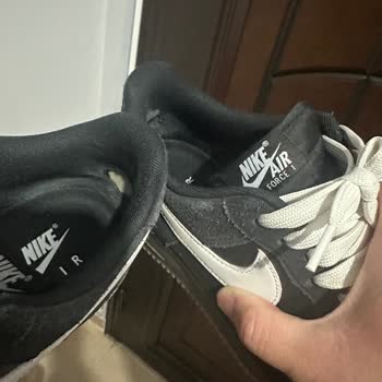 Sneaks Up'tan Aldığım Nike Air Force 1'de Kısa Sürede Delik Ve Sertlik Problemi