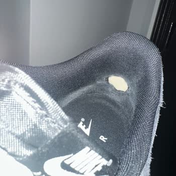 Sneaks Up'tan Aldığım Nike Air Force 1'de Kısa Sürede Delik Ve Sertlik Problemi